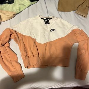 Women’s crop sweater
